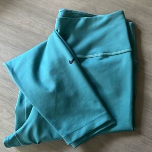 Teal full length Nike legging.